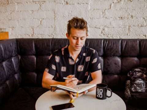 Guide explaining how invoice factoring works for small businesses in Canada in 2026